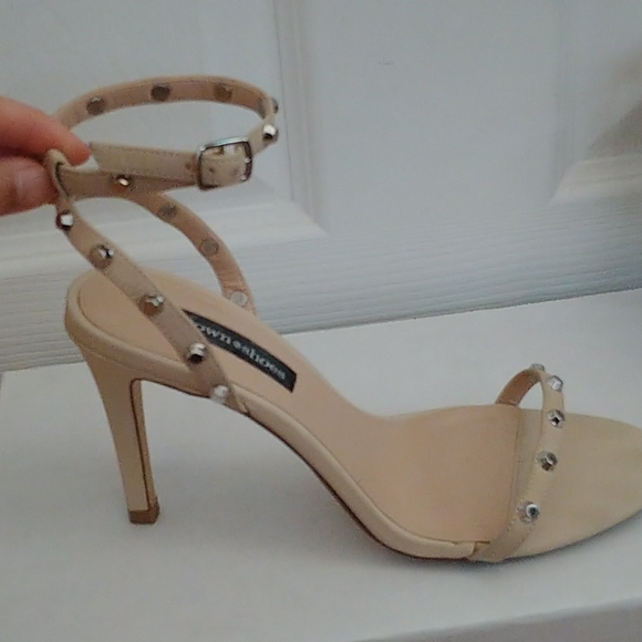Beige ankle wrap around sandals with metal studs - Picture 2 of 5